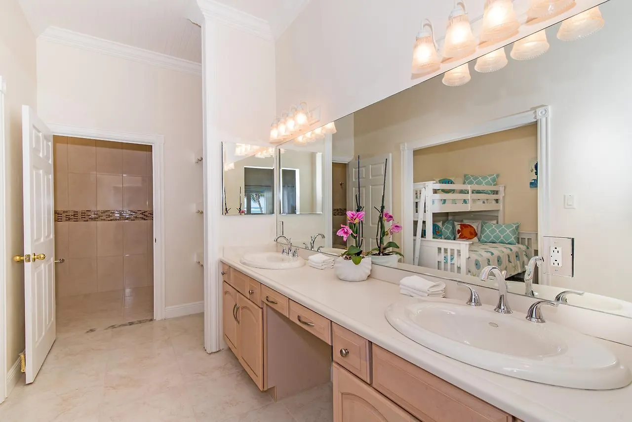 Sprat Bay Luxury Villa Half Way Pond